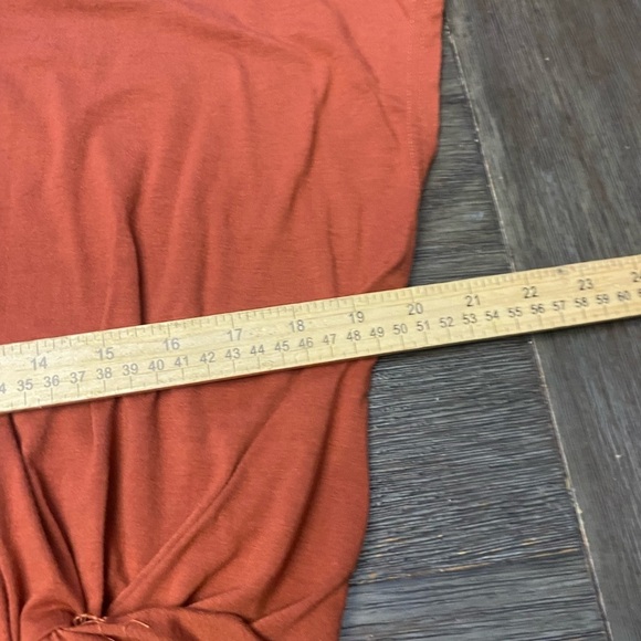 Women's Twist Knot Hem Batwing Sleeve Solid Color T-Shirt L
NWOT - Picture 2 of 6